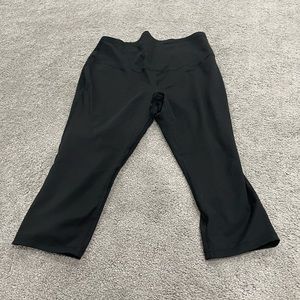 Old Navy Active Cropped Maternity Workout Pants size XL
